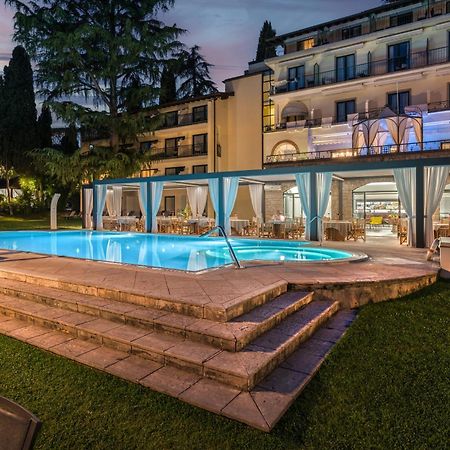 Hotel Villa Capri Гардоне Ривера Екстериор снимка