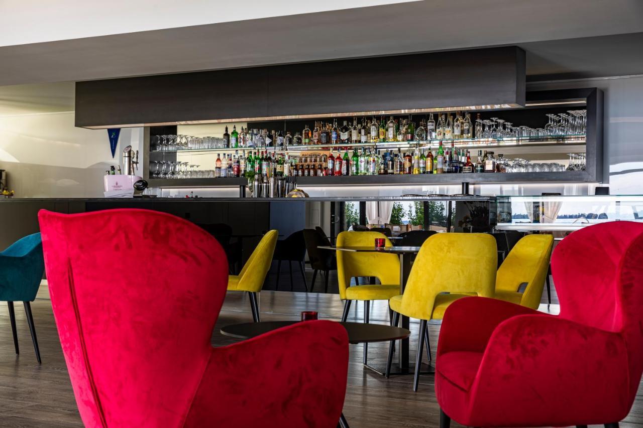 Hotel Villa Capri Гардоне Ривера Екстериор снимка