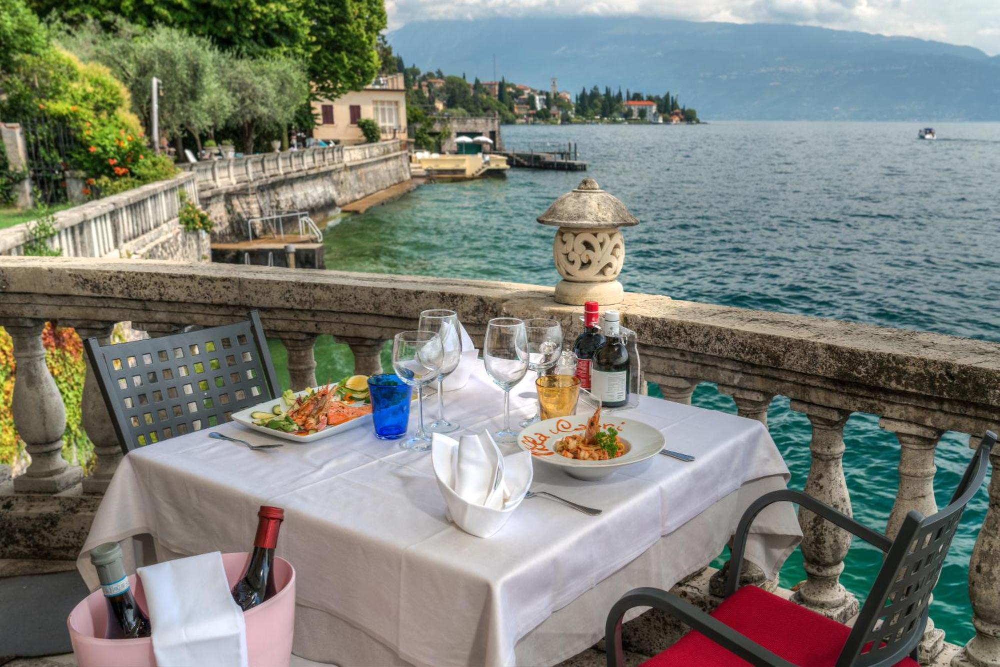 Hotel Villa Capri Гардоне Ривера Екстериор снимка