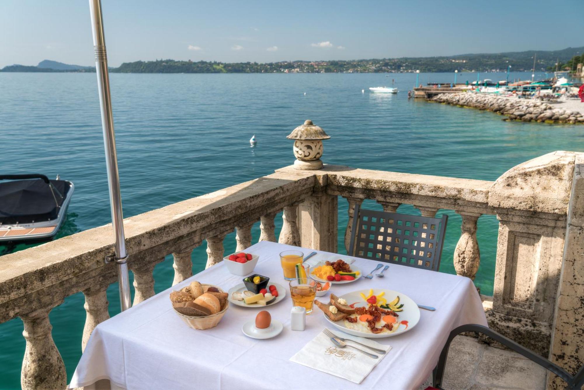 Hotel Villa Capri Гардоне Ривера Екстериор снимка