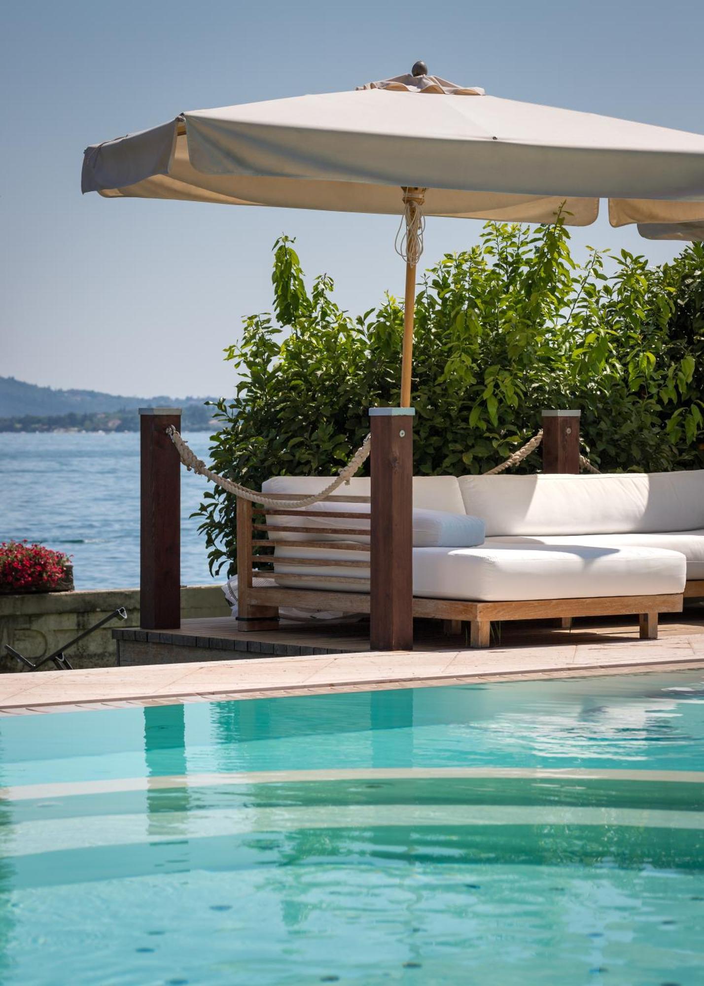 Hotel Villa Capri Гардоне Ривера Екстериор снимка