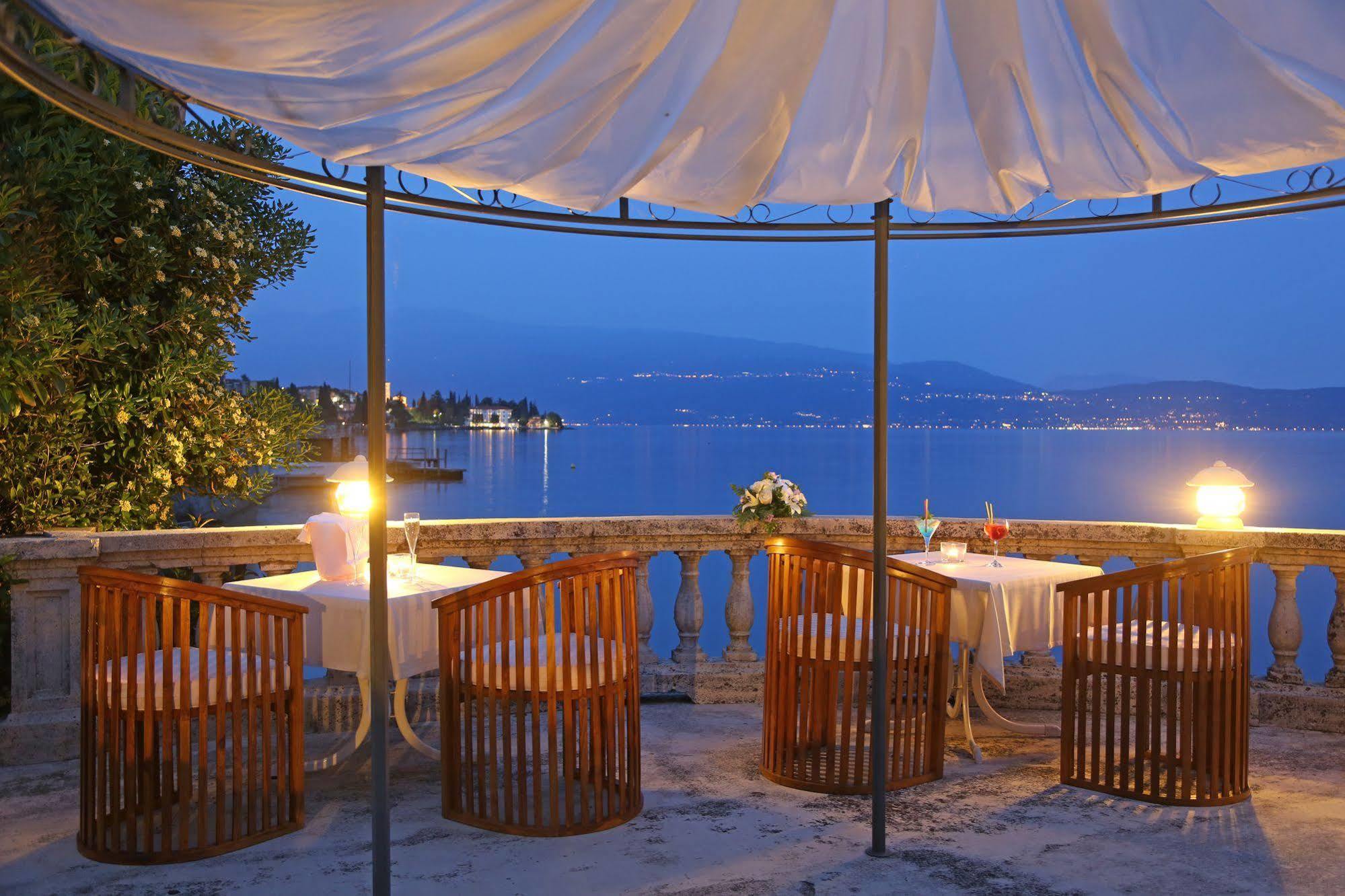 Hotel Villa Capri Гардоне Ривера Екстериор снимка