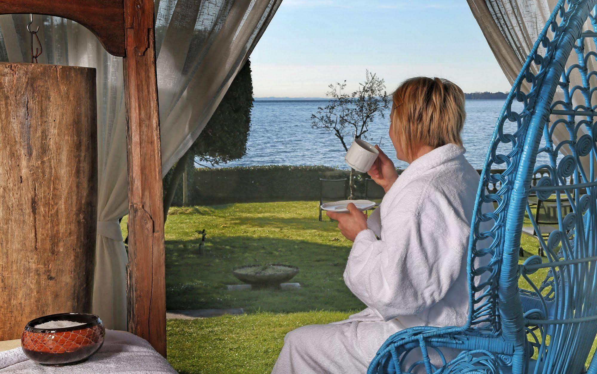 Hotel Villa Capri Гардоне Ривера Екстериор снимка